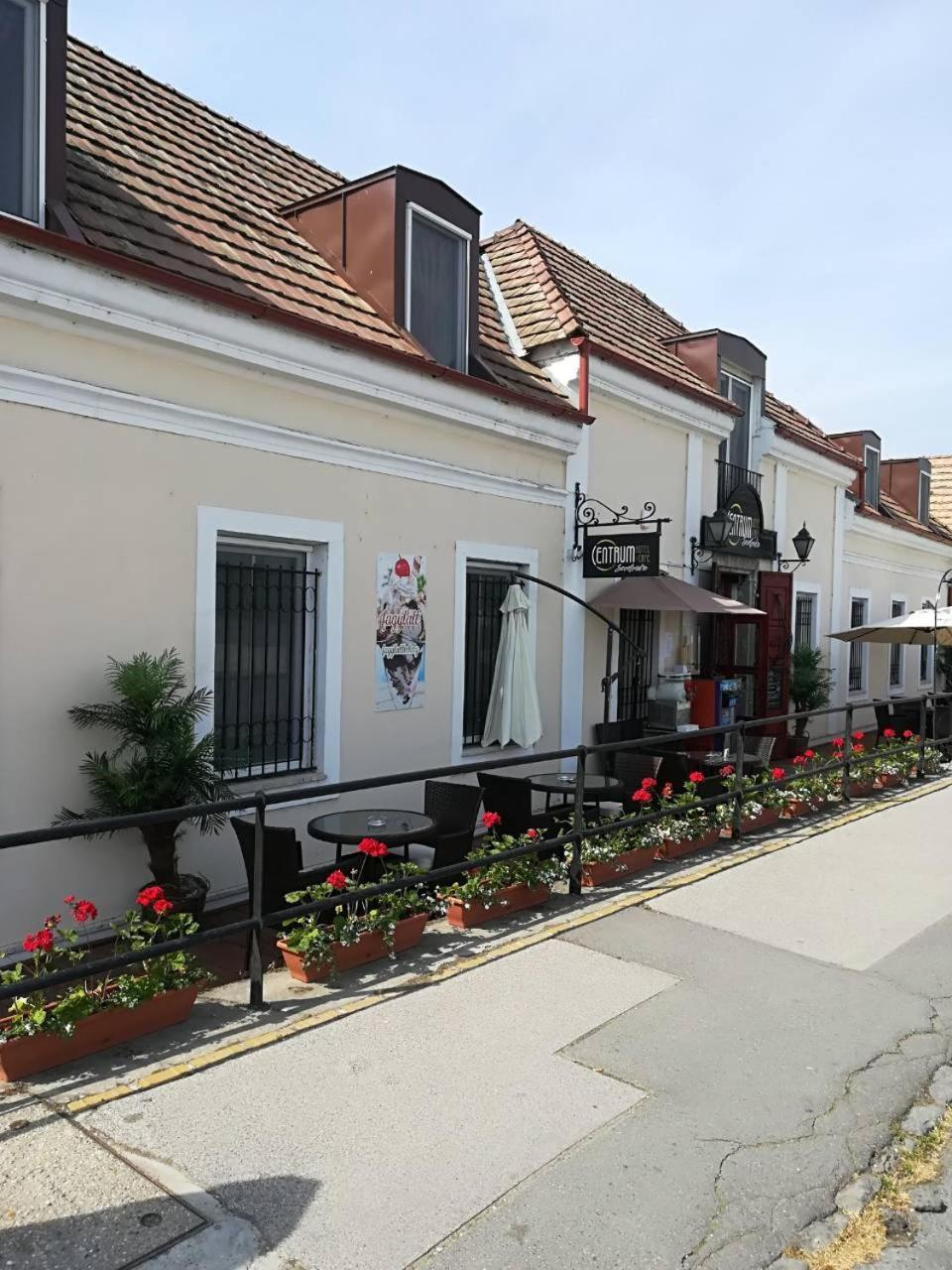 Centrum Panzio 2*